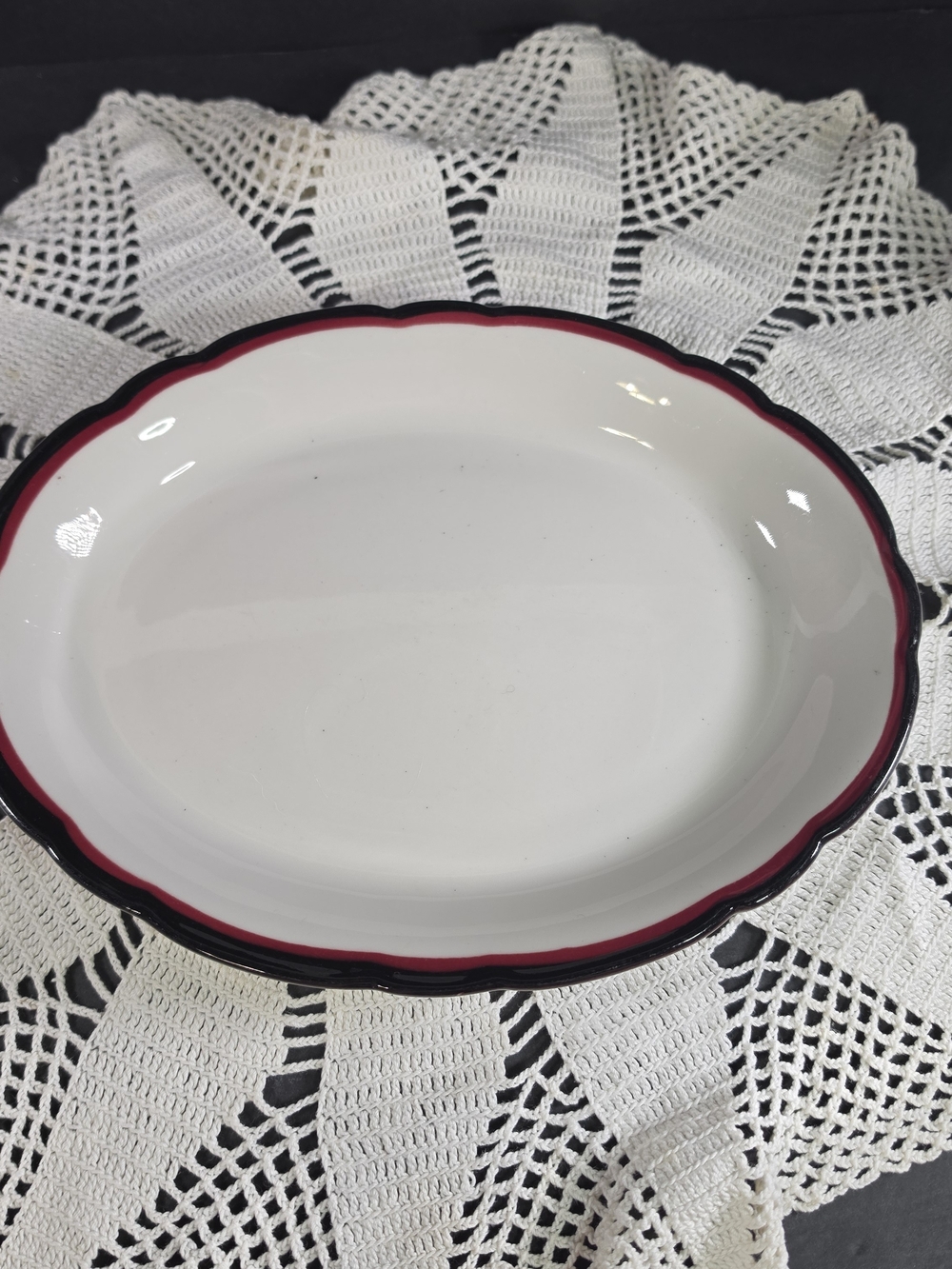BUFFALO CHINA~11.5” Platter  White Scalloped Black/Red Edge~USA~Restaurant Ware